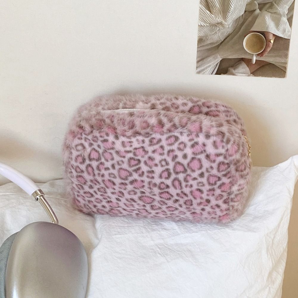 Tas Rias Berbulu Halus yang Ta - Cosmetic Bags ulasan dan harga